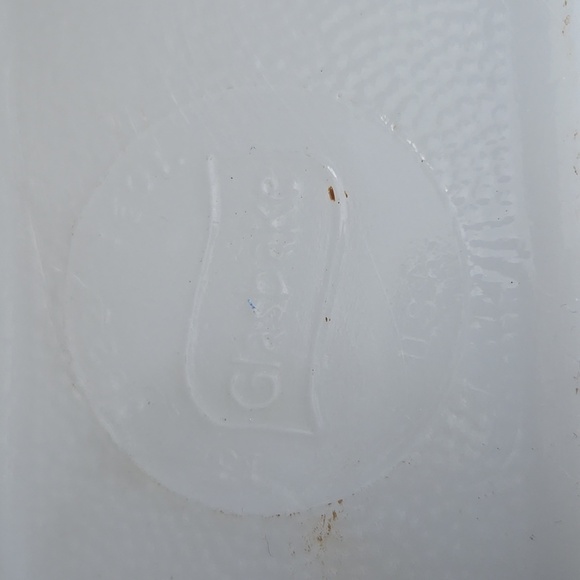 Vintage Glasbake 1.5qt Loaf Pan - Milk Glass with Gingham Tulip - Picture 7 of 7